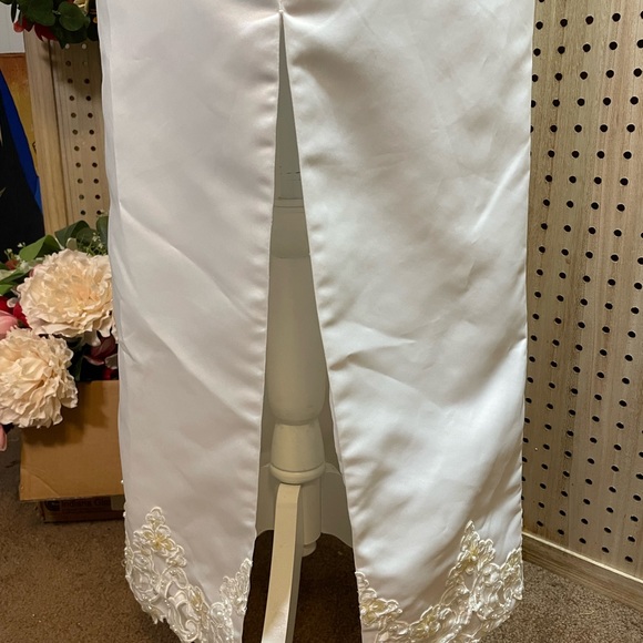 Alfred Angelo Wedding Dress - Picture 6 of 10